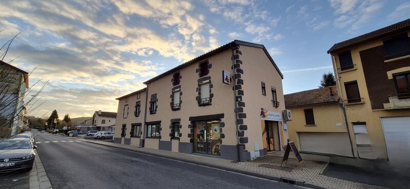 Local commercial dans Pontaumur à vendre Photo de l’immeuble– Image 1 sur 5