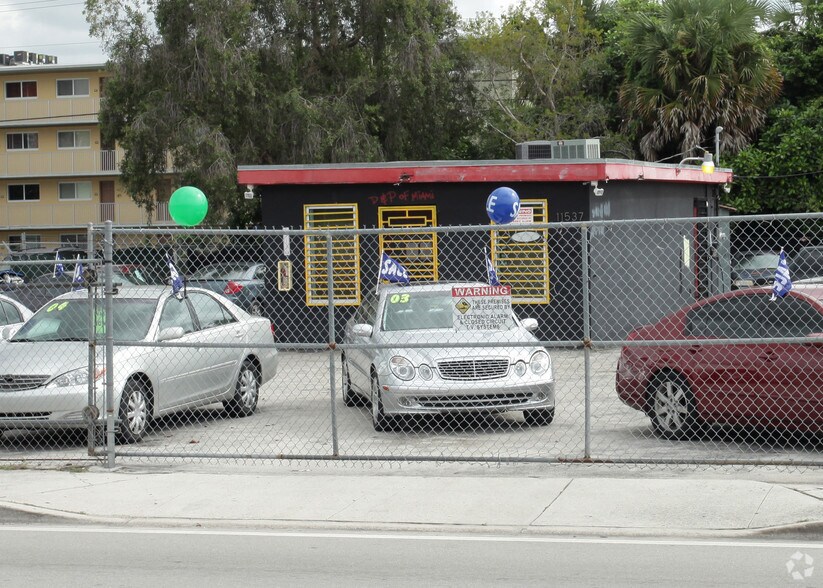 11537 NW 27th Ave, Miami, FL à louer - Photo de l’immeuble – Image 3 sur 6