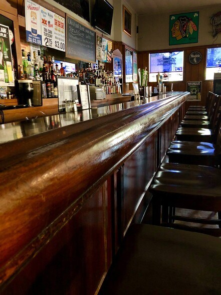 2058 W 22nd Pl, Chicago, IL à vendre - Photo intérieure – Image 2 sur 11