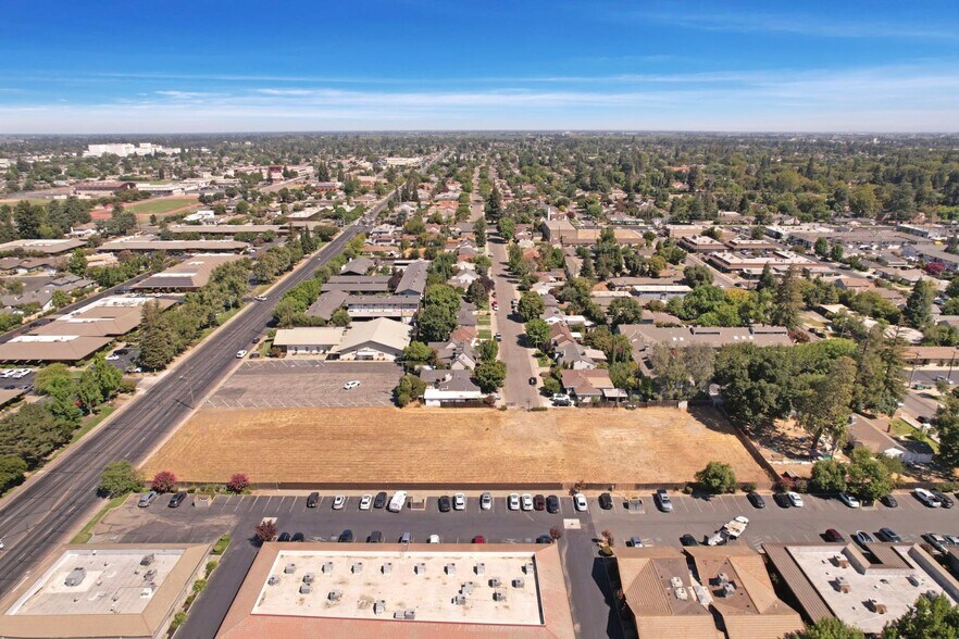 380 S Sunset Dr, Lodi, CA à vendre - Photo de l’immeuble – Image 3 sur 9