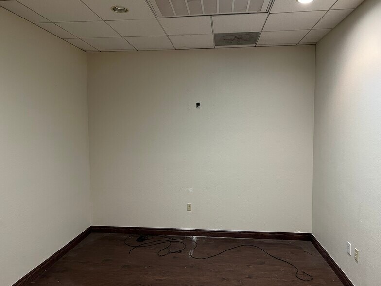 5868 S Pecos Rd, Las Vegas, NV à louer - Photo intérieure – Image 2 sur 13