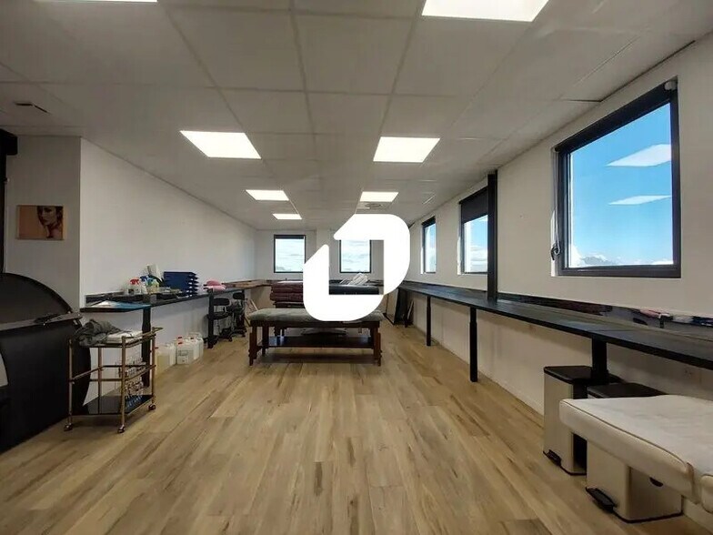 Bureau dans Mauguio à louer - Photo de l’immeuble – Image 1 sur 26