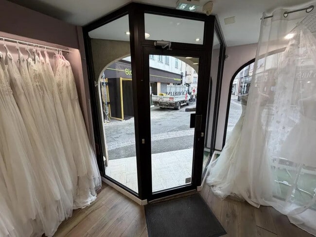 Plus de détails pour Local commercial à vendre