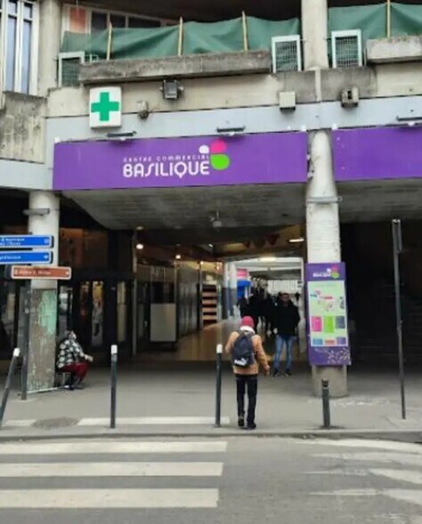 Local commercial dans Saint-Denis à louer - Photo de l’immeuble – Image 3 sur 4