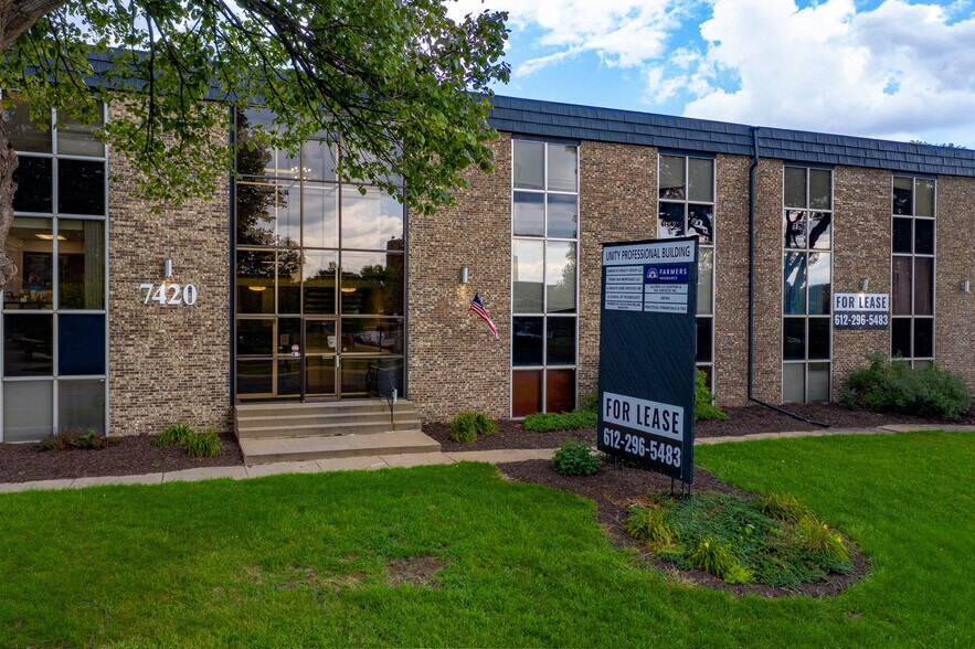 7420 Unity Ave, Brooklyn Park, MN à louer - Photo de l’immeuble – Image 2 sur 23