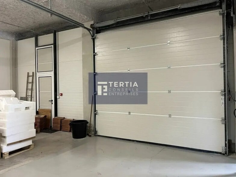 Local d’activités dans Vendargues à louer - Photo de l’immeuble – Image 2 sur 7