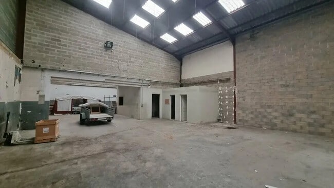 Plus de détails pour 1 Route D'Ozoir, Roissy-en-Brie - Local commercial, Local d'activités à louer