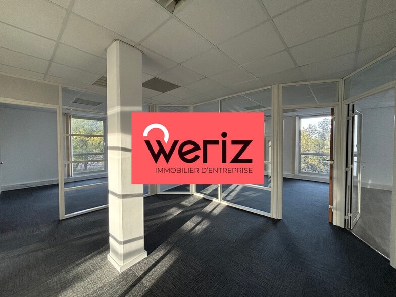 970 Rue René Descartes, Aix-en-Provence à louer - Photo de l’immeuble – Image 3 sur 11