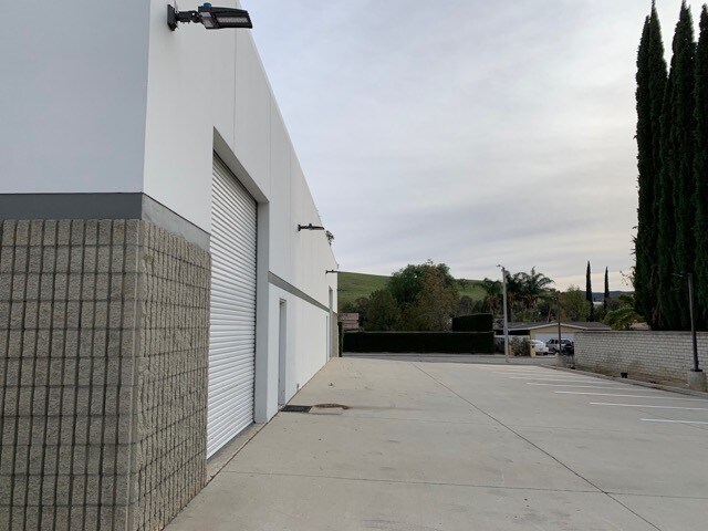 1831 Tapo St, Simi Valley, CA à louer - Photo de l’immeuble – Image 3 sur 7
