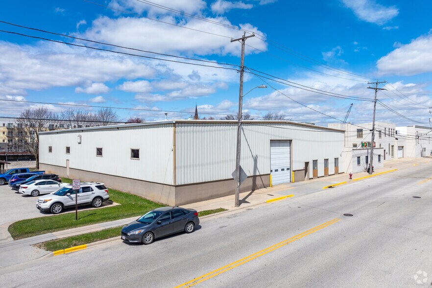 308 S 1st St, Watertown, WI à louer - Photo principale – Image 1 sur 4