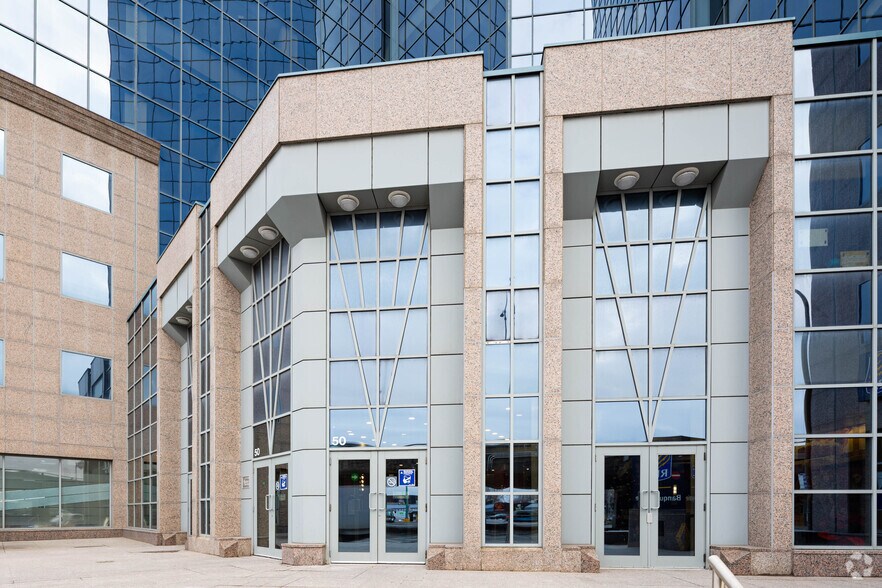 50 Boul Crémazie O, Montréal, QC à louer - Photo de l’immeuble – Image 3 sur 5