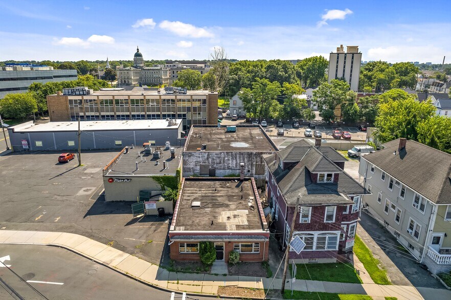14 S State St, Hackensack, NJ à louer - Photo de l’immeuble – Image 1 sur 31