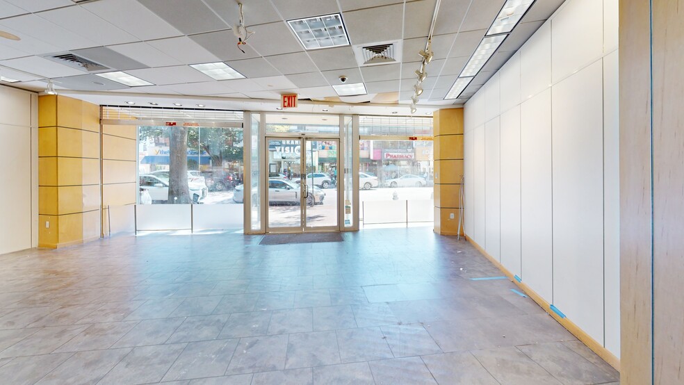 1313 Kings Hwy, Brooklyn, NY à louer - Photo de l’immeuble – Image 2 sur 7