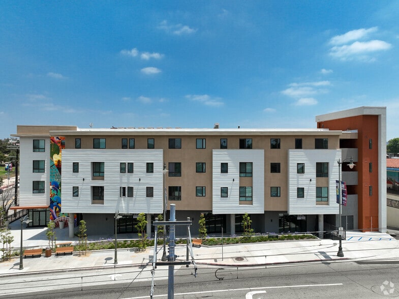 3401 E 1st St, Los Angeles, CA à louer - Photo de l’immeuble – Image 2 sur 7