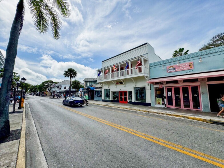130 Duval St, Key West, FL à louer - Photo de l’immeuble – Image 1 sur 10