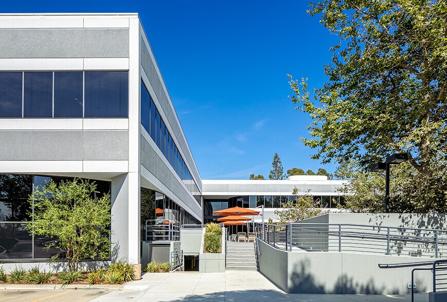 Orangewood Corporate Plaza portefeuille de 2 biens à vendre sur LoopNet.fr - Photo de l’immeuble – Image 2 sur 9