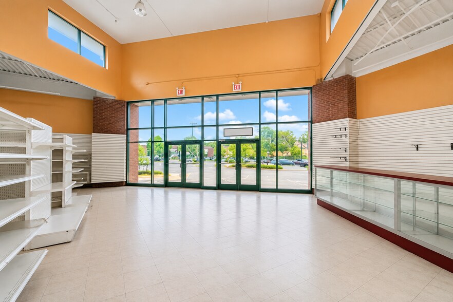 4255-4285 Amboy Rd, Staten Island, NY à louer - Photo intérieure – Image 2 sur 12