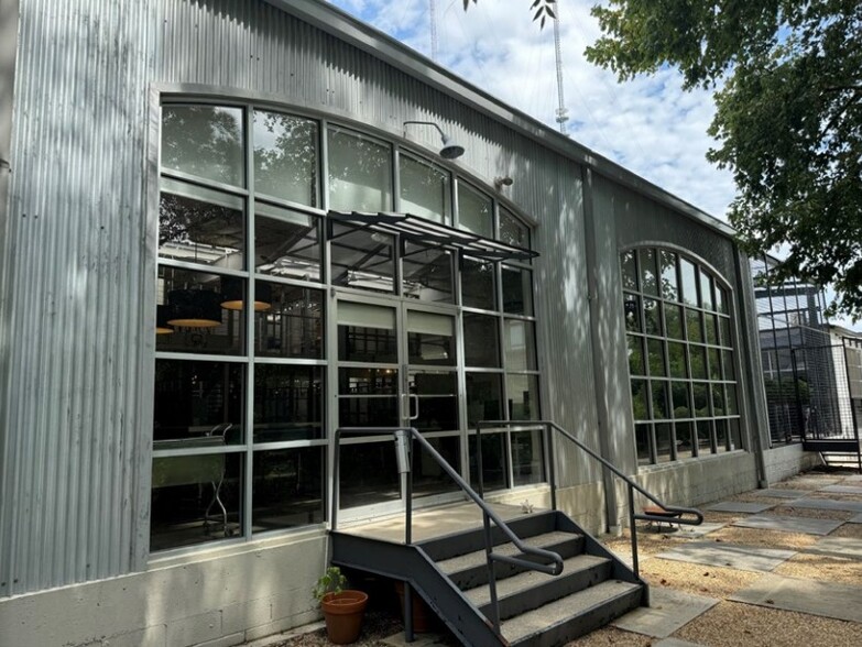 1123 Zonolite Rd NE, Atlanta, GA à louer - Photo de l’immeuble – Image 3 sur 22