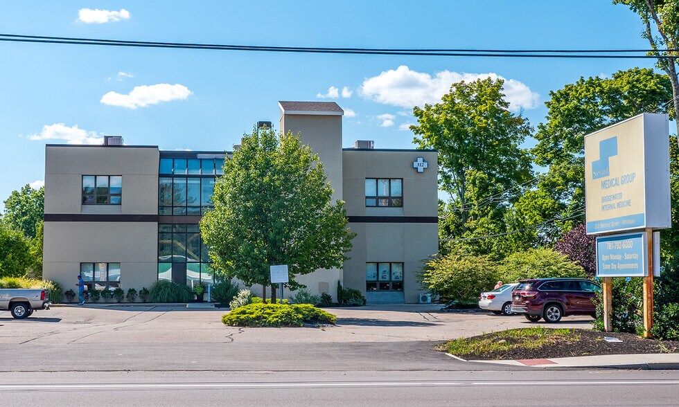 312 Bedford St, Whitman, MA à vendre - Photo de l’immeuble – Image 1 sur 8