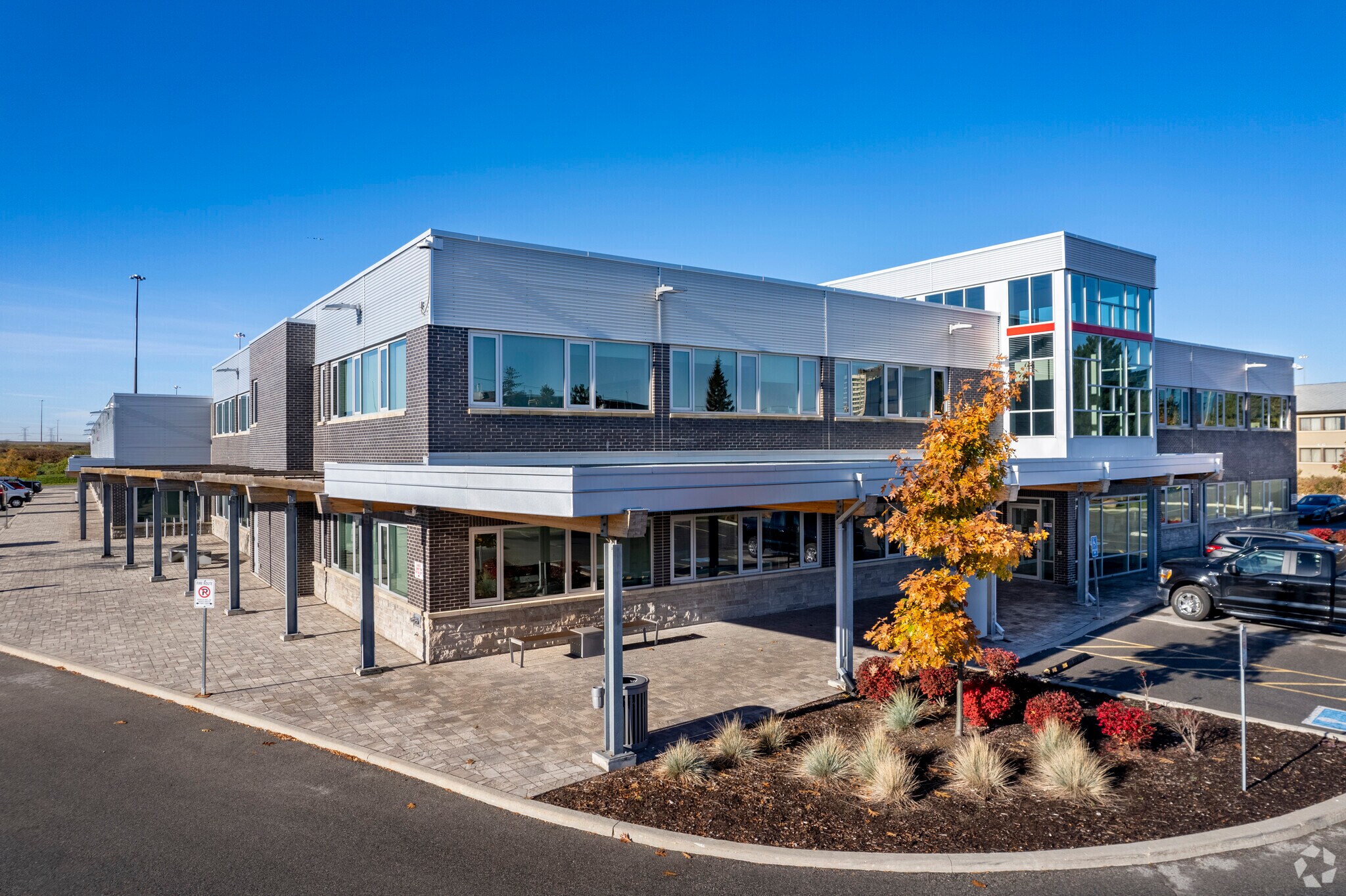 525 Cochrane Dr, Markham, ON à louer Photo de l’immeuble– Image 1 sur 4