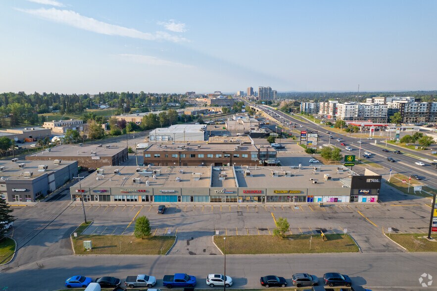 7400 Macleod Trl S, Calgary, AB à louer - Aérien – Image 3 sur 6