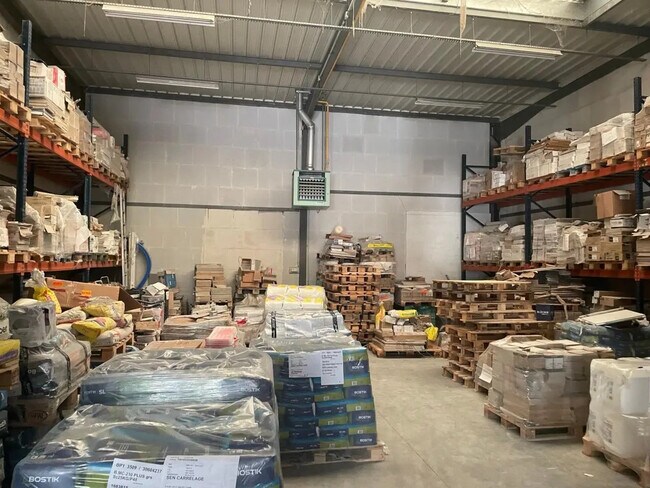 Plus de détails pour Local d’activités à vendre