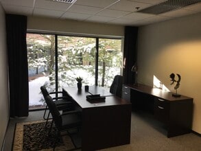 7 W Square Lake Rd, Bloomfield Hills, MI à louer Photo intérieure– Image 1 sur 1