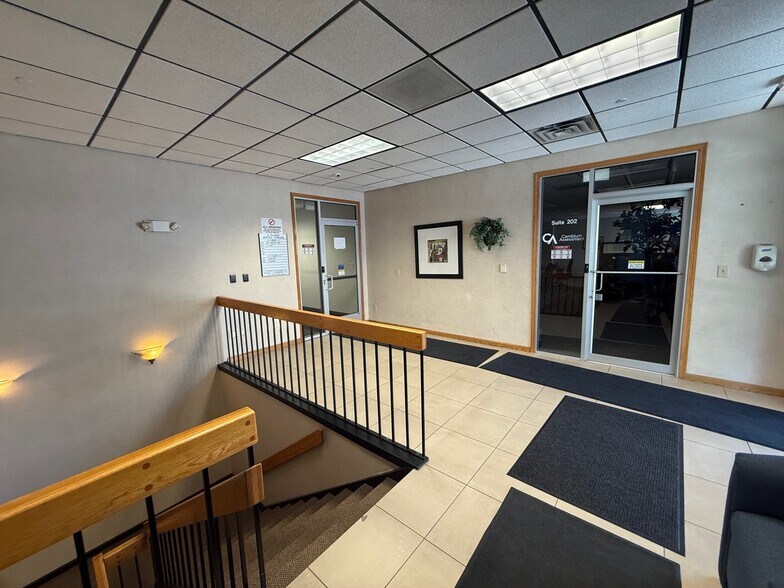800-820 Freeway Dr N, Columbus, OH à louer - Photo de l’immeuble – Image 3 sur 30