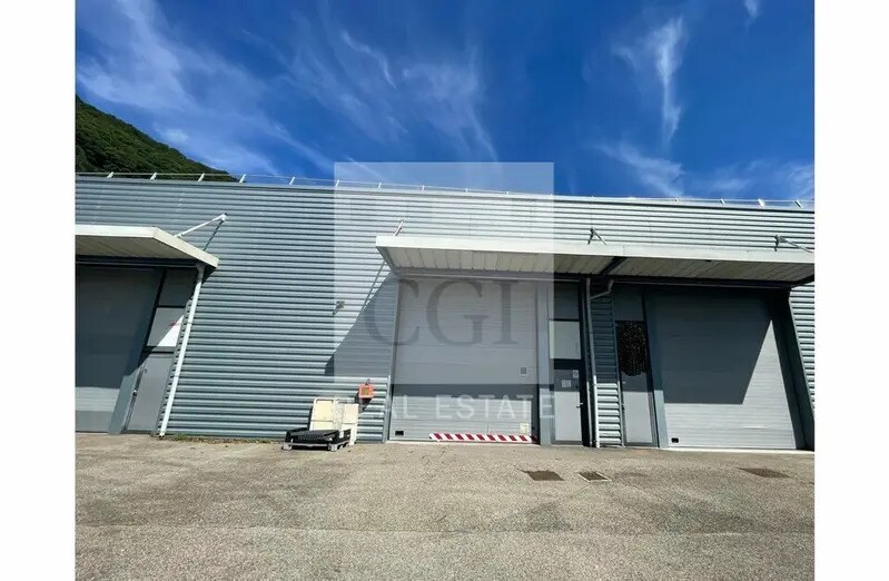 Local d’activités dans Échirolles à louer - Photo de l’immeuble – Image 3 sur 8