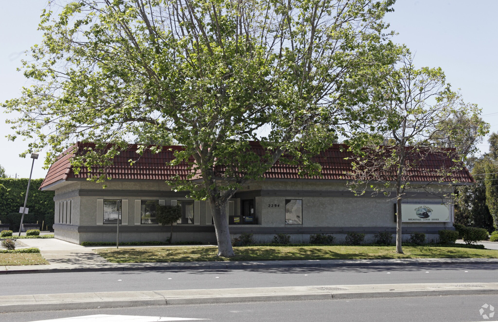 2294 Industrial Pky W, Hayward, CA à louer Photo principale– Image 1 sur 3