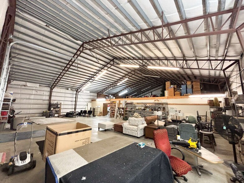 1310 N Kelly Ave, Nixa, MO à louer - Photo de l’immeuble – Image 3 sur 10