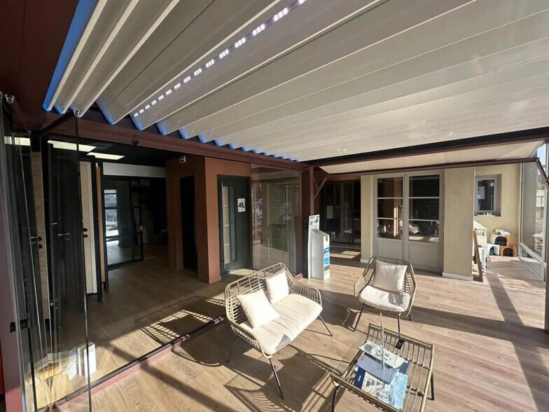 Local commercial dans Puget-sur-Argens à louer - Photo de l’immeuble – Image 1 sur 6