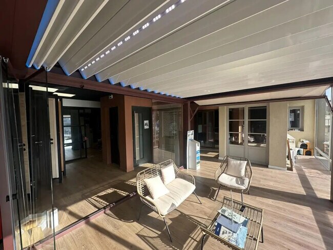 Plus de détails pour Local commercial à louer