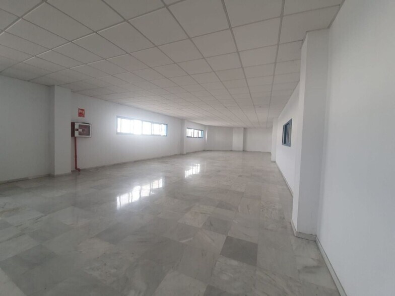 Palillos Dieciocho, Alcala de Guadaira, Polígonos, SEVILLA, Sevilla à louer - Photo de l’immeuble – Image 2 sur 8