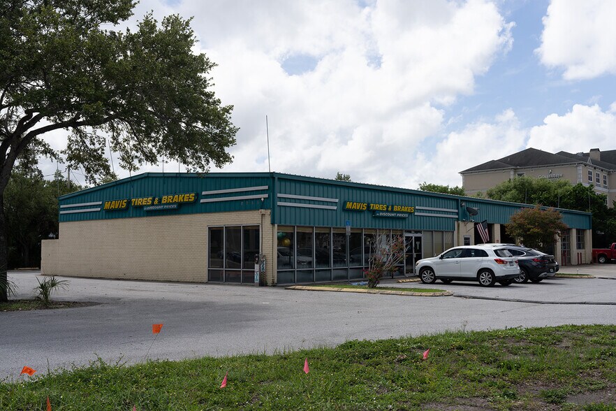 5660 W Waters Ave, Tampa, FL à vendre - Photo de l’immeuble – Image 3 sur 17