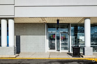 367-425 N Service Rd, Patchogue, NY à louer Photo intérieure– Image 2 sur 11