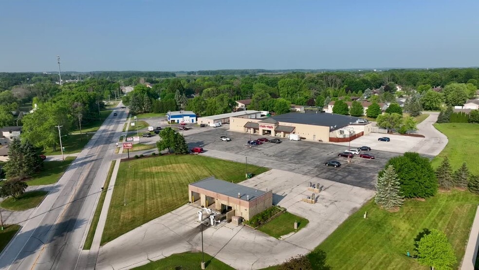 714 S Wisconsin Dr, Howards Grove, WI à vendre - ProVideo LoopNet – Image 2 sur 34