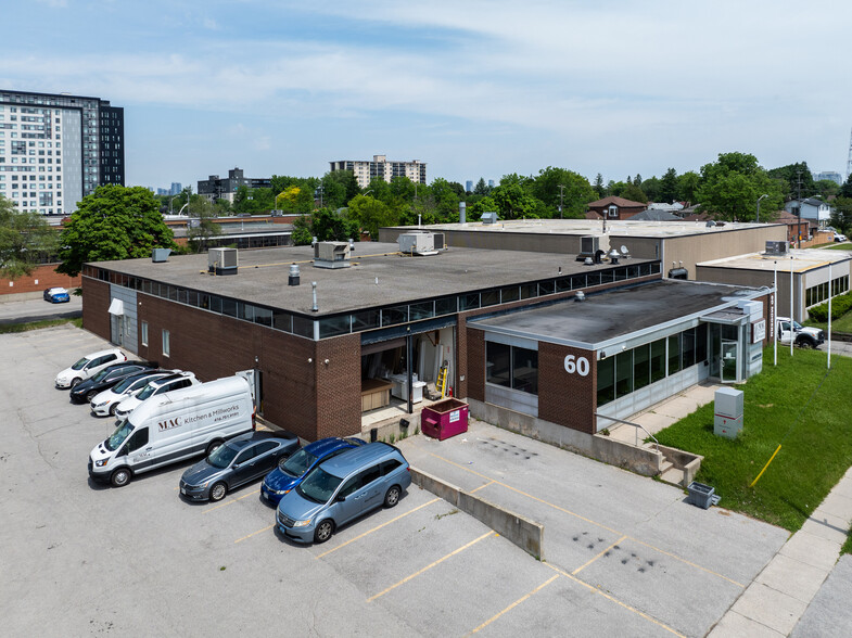 60 Modern Rd, Toronto, ON à vendre - Photo de l’immeuble – Image 3 sur 9