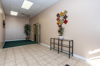 88-96 Northport Dr, Alton, IL à louer Photo intérieure– Image 2 sur 10