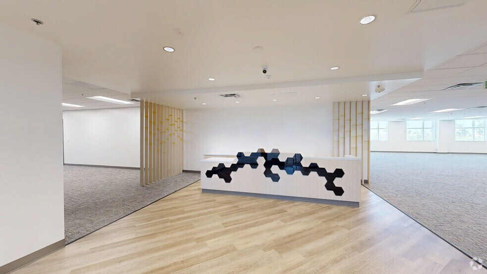 690 N Cofco Center Ct, Phoenix, AZ à louer - Numérisation 3D Matterport – Image 2 sur 13