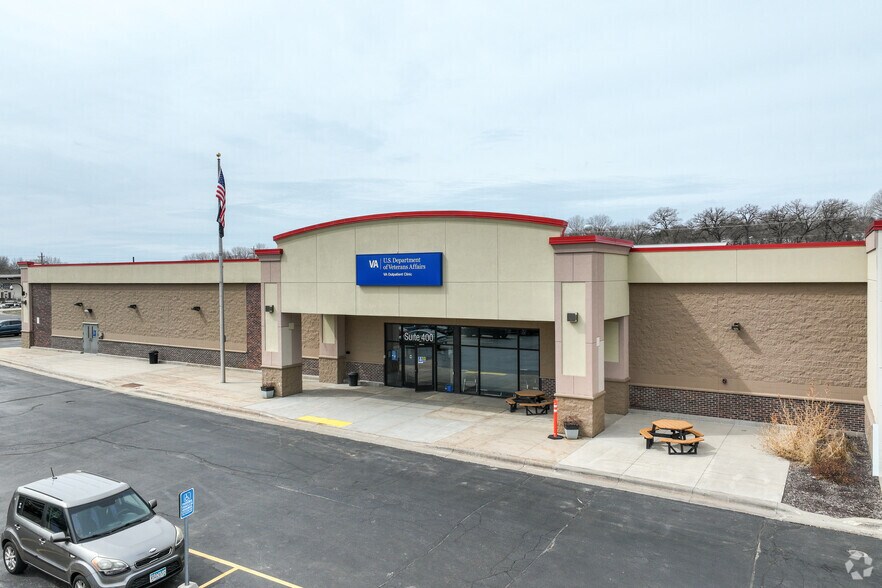 3551 Commercial Dr SW, Rochester, MN à louer - Photo de l’immeuble – Image 1 sur 7