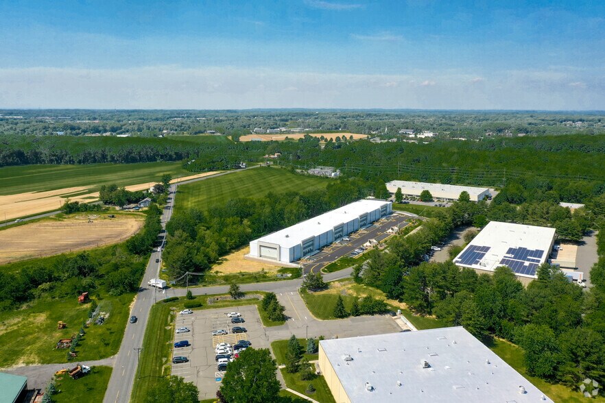 1 Industrial Ct, Freehold, NJ à louer - Photo de l’immeuble – Image 3 sur 5