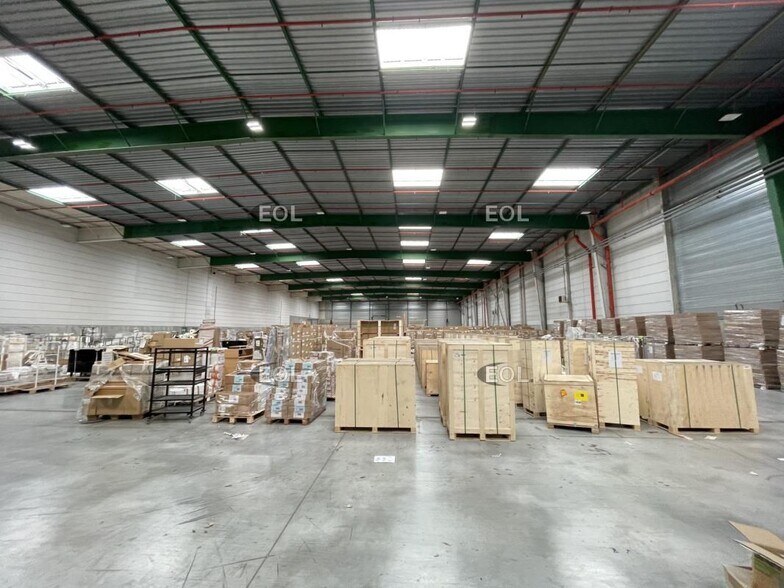Industriel/Logistique dans Bruyères-sur-Oise à louer - Photo de l’immeuble – Image 2 sur 3