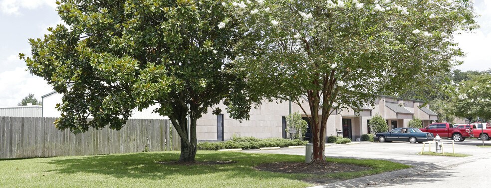 200-210 Pailet Dr, Harvey, LA à louer - Photo de l’immeuble – Image 2 sur 4