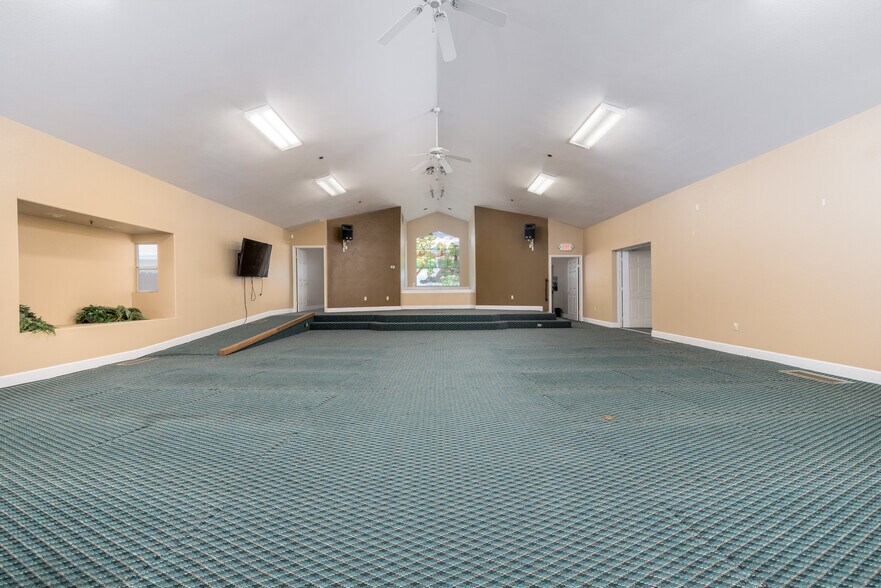 2127 S Giddings St, Visalia, CA à vendre - Photo de l’immeuble – Image 2 sur 50