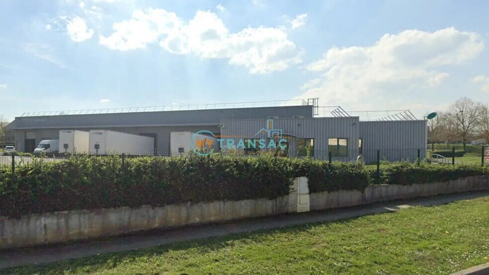 Local d’activités dans Brie-Comte-Robert à louer - Photo de l’immeuble – Image 2 sur 2