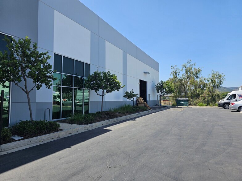 26063 Jefferson Ave, Murrieta, CA à vendre - Photo de l’immeuble – Image 2 sur 12