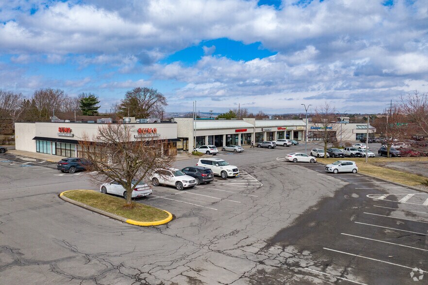4671-4697 Commercial Dr, New Hartford, NY à louer - Photo principale – Image 3 sur 12