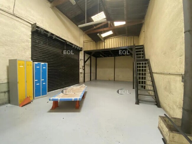 Plus de détails pour Local d'activités à louer