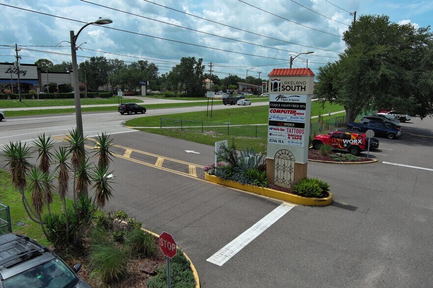 5363 S Florida Ave, Lakeland, FL à louer - Photo de l’immeuble – Image 3 sur 7